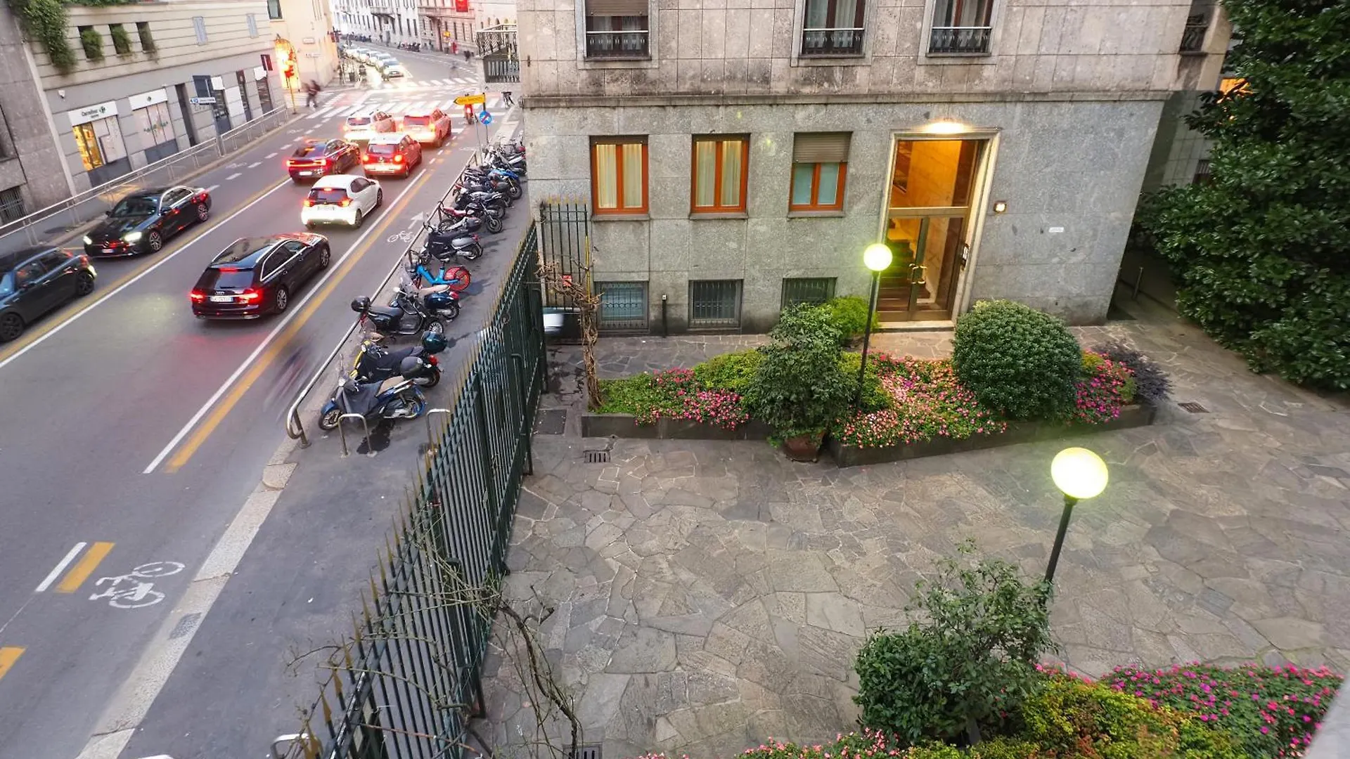 Contempora Apartments - Visconti Di Modrone Milan 0*,  Italy